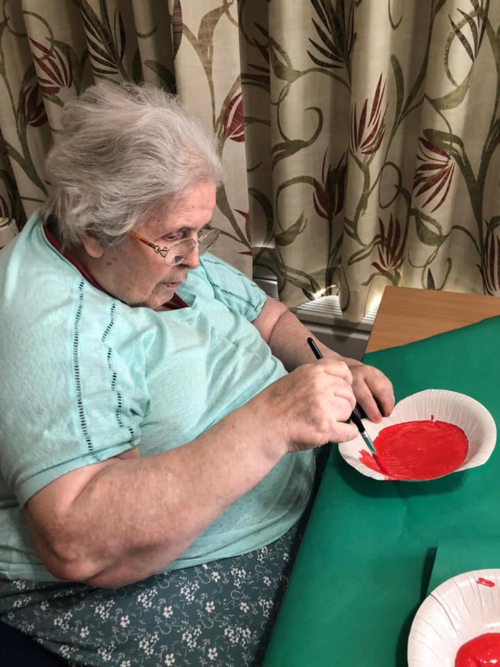 Residents of Wey Valley painted poppies for their display Image